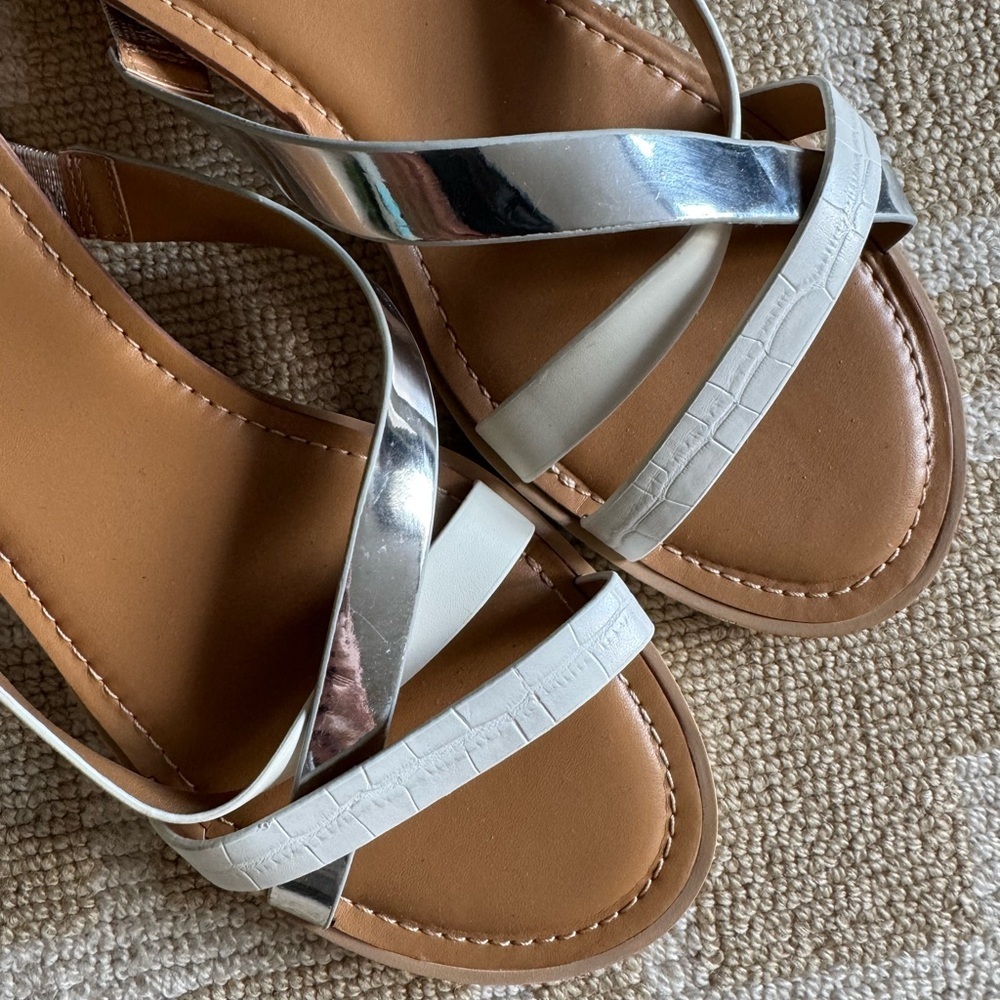 Nine West Slip On Sandals White Silver Strappy Beach Resort Shoes Size 9.5 - Picture 7 of 7